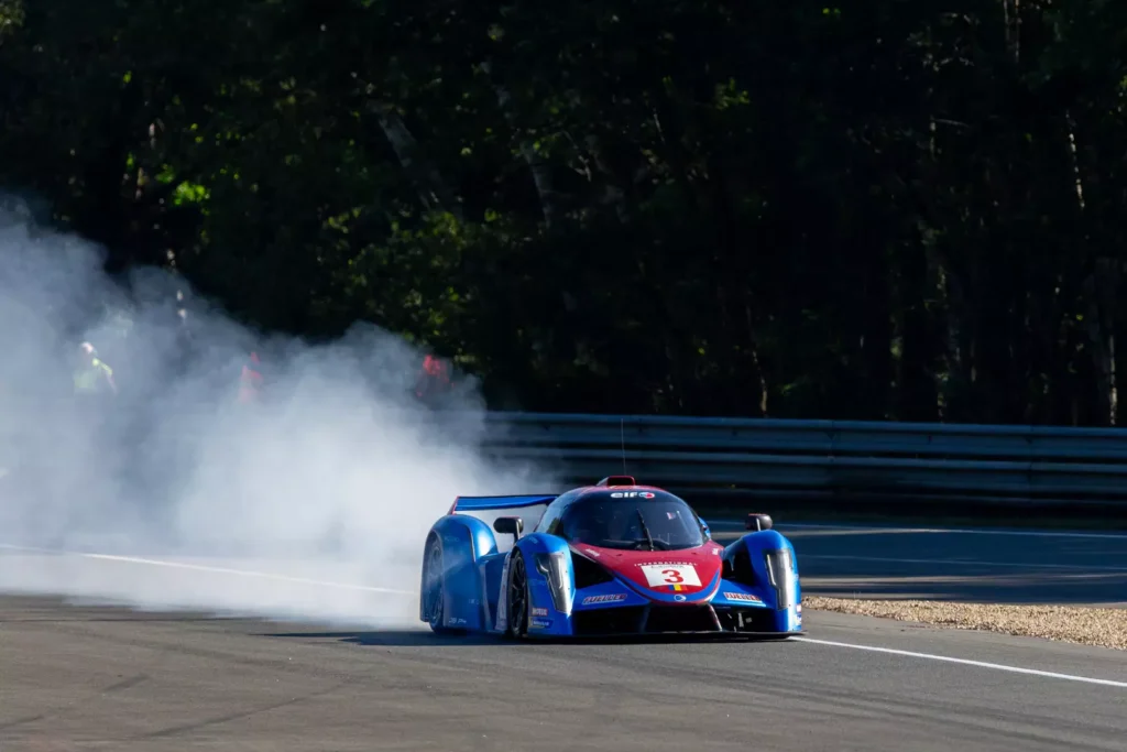 Freinage appuyé à l'entrée du virage de Mulsanne